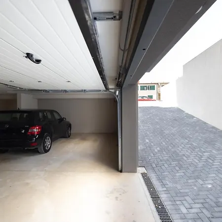 Ani Deluxe Apartment *